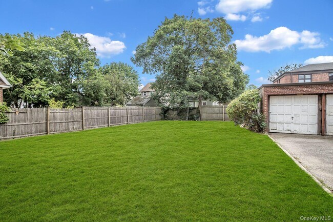 Building Photo - 115 Long Beach Rd