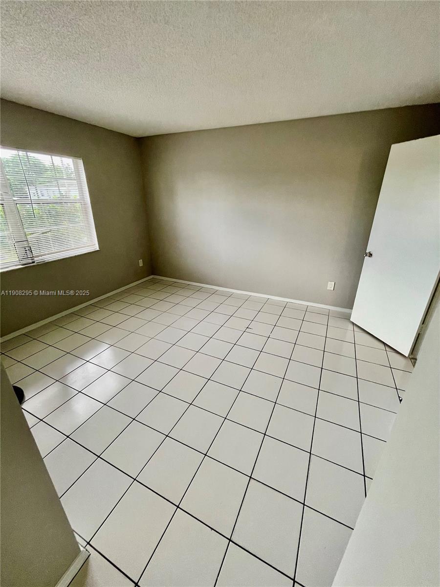 Building Photo - 5532 SW 22nd St