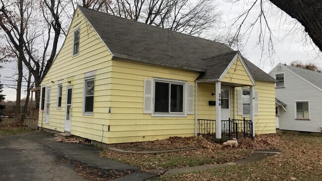 Building Photo - HOUSE CLOSE TO EVRYTHING YOU NEED.THIS HOME IS A MUST SEE!!!