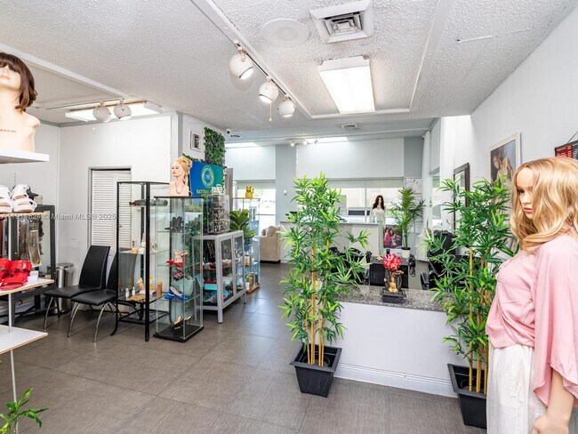 Building Photo - 18011 Biscayne Blvd