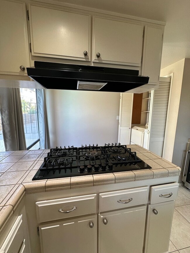 Building Photo - Huge 2 Bedroom 2 Bath Available For Immedi...