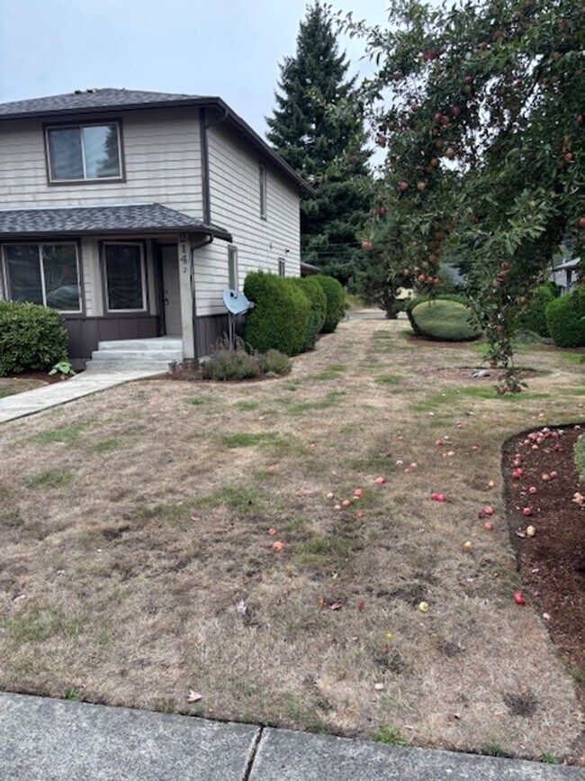 Building Photo - Prime Orting Townhome