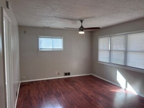 Building Photo - 3 bedroom 1 bathroom House