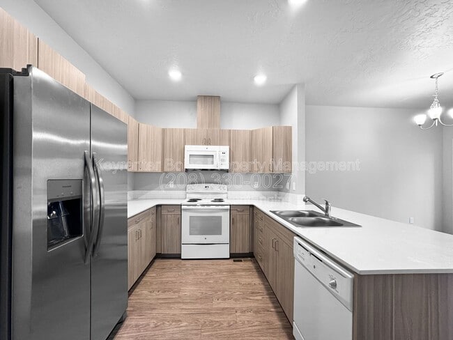 Building Photo - 4265 N Reed Ln