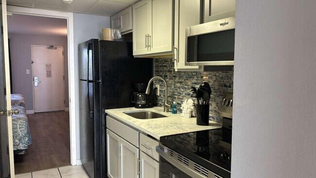 Building Photo - 2300 N Ocean Blvd