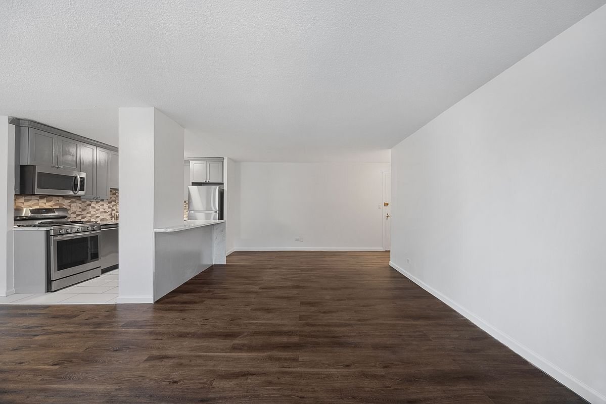 Building Photo - 2550 Olinville Ave