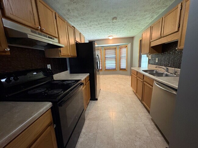 Building Photo - 204 Cobblestone Ct