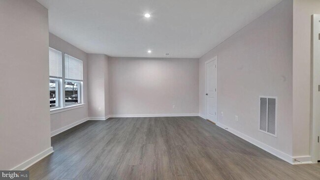 Building Photo - 13170 Arches Rd