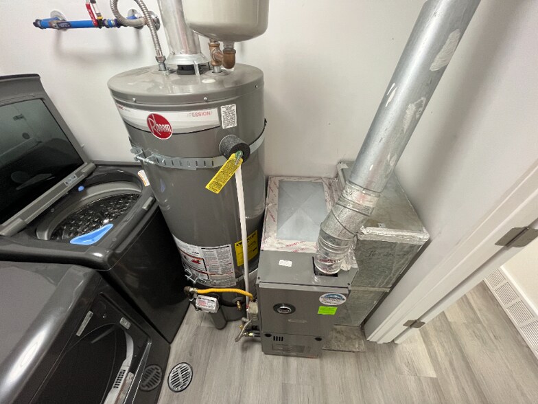 Building Photo - 6876 S 90 E