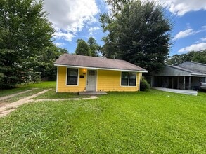 Building Photo - Beautifully Remodeled 2 Bedroom Home
