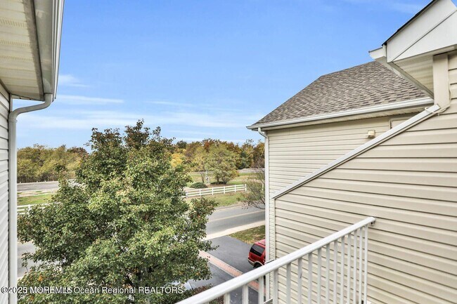 Building Photo - 578 Beachway Ave