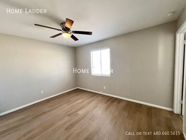 Building Photo - 3 Bed Residence with Fenced Yard in Eloy!