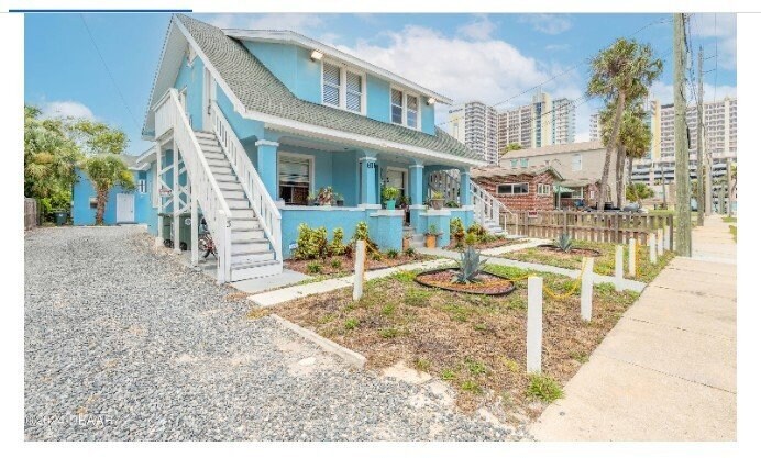 Building Photo - 611 Ora St