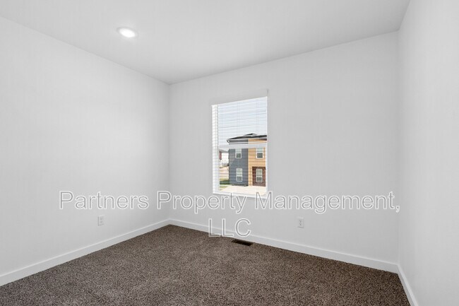Building Photo - 881 Ventnor Ave