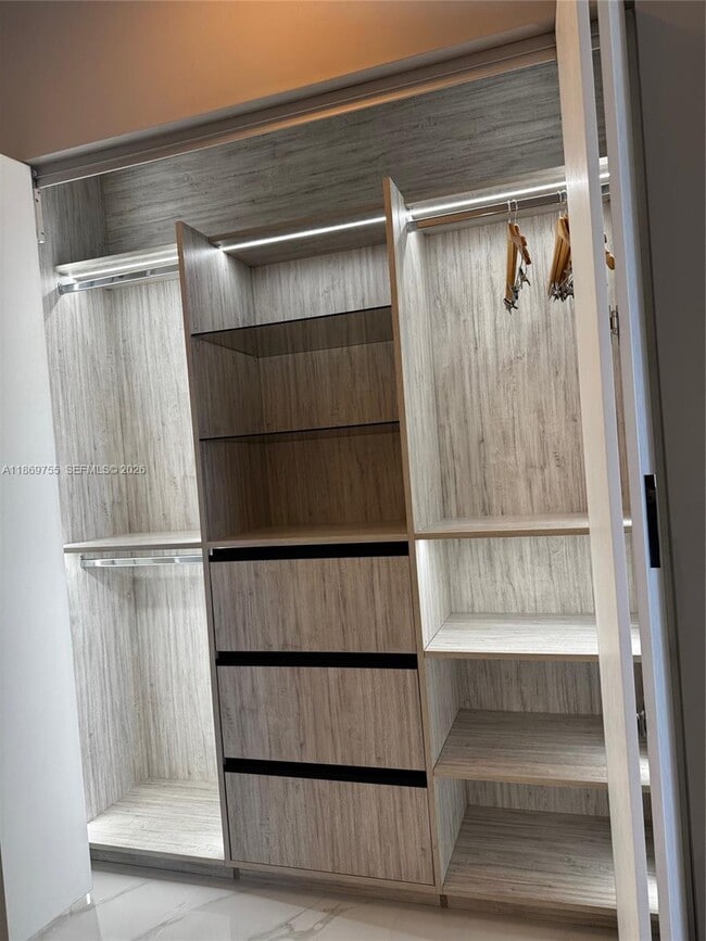 Building Photo - 700 NE 24th St