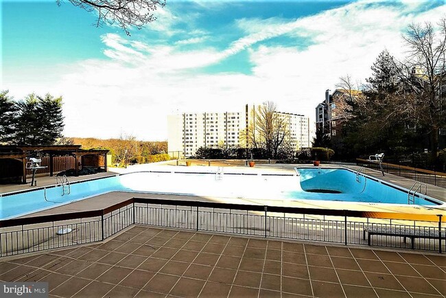 Building Photo - 5500 Holmes Run Pkwy