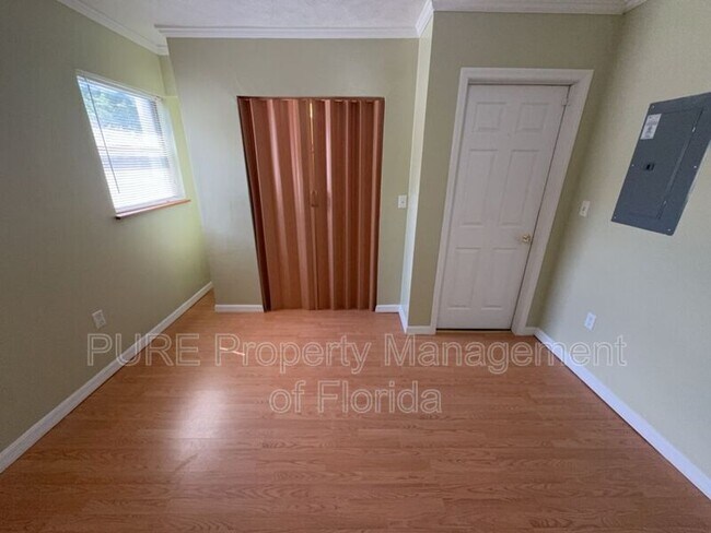 Building Photo - 9 Banyan Course Run