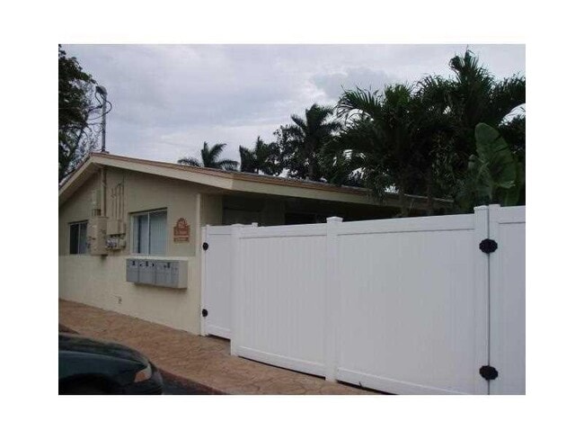 Primary Photo - 612 NE 29th Dr