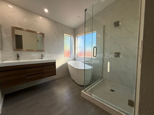 Building Photo - 3085 N 87th Pl