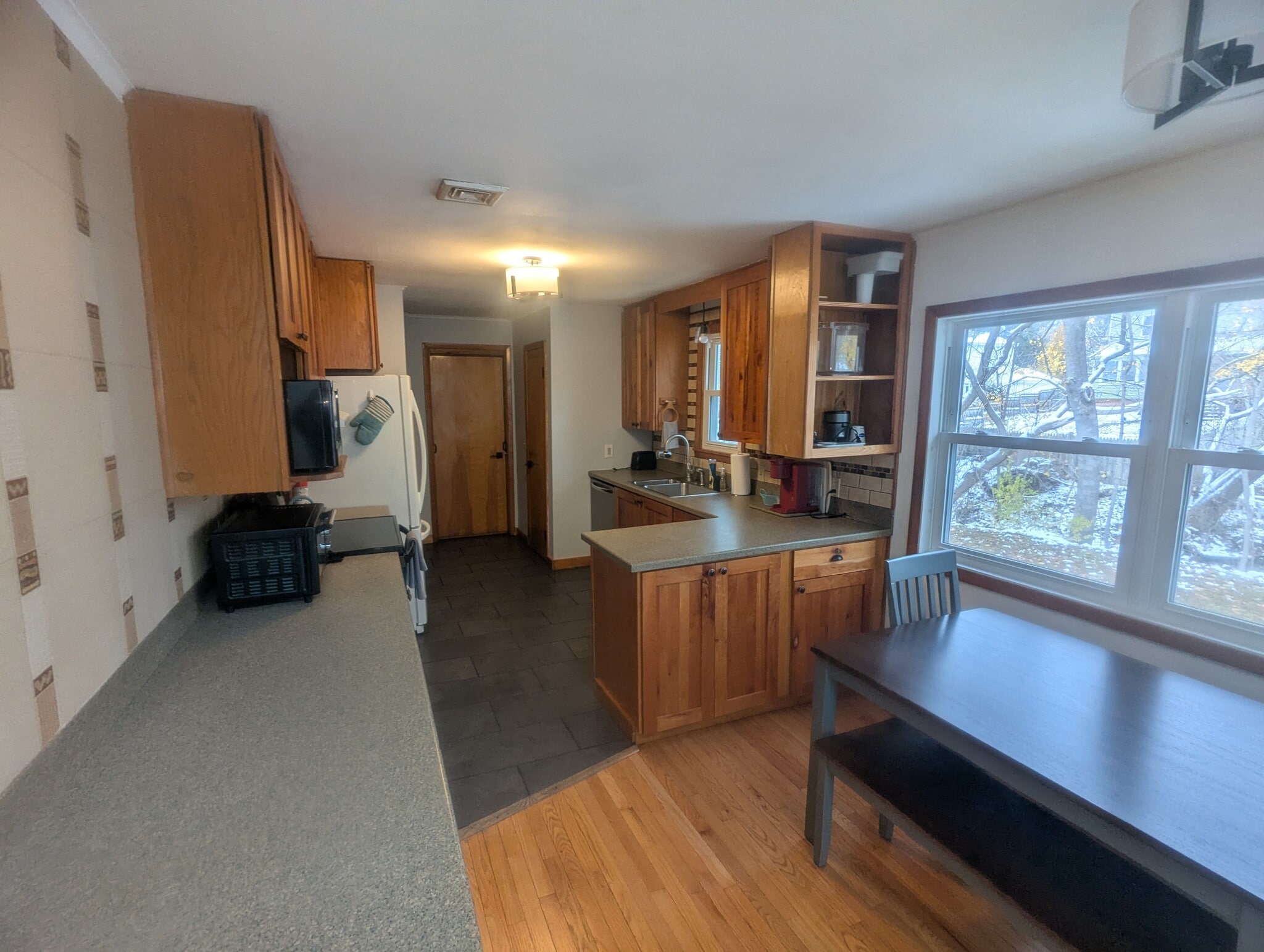 Building Photo - 212 Dewey St