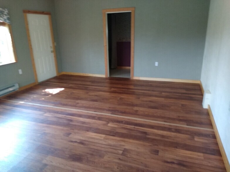 Building Photo - 565 Tiffany Ln