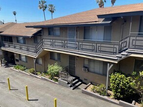 Building Photo - 853-857 Glenway Dr