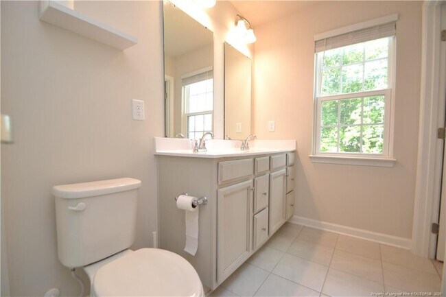 Building Photo - 1006 Romeria Dr