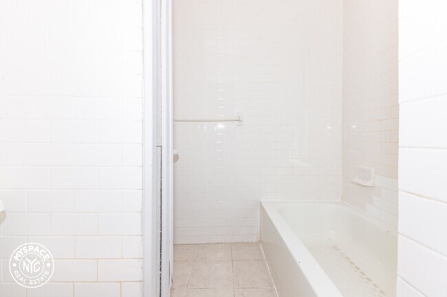 Building Photo - 210 Humboldt St