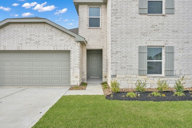 Building Photo - Never lived in 4 bed 3 bath with water views