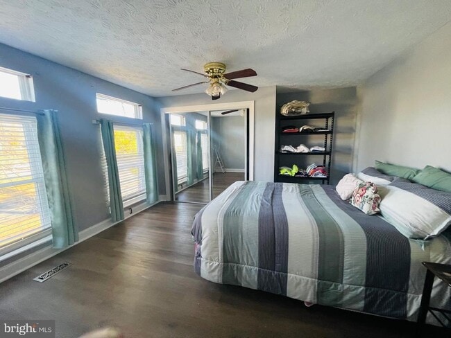 Building Photo - 13200 Cabinwood Dr