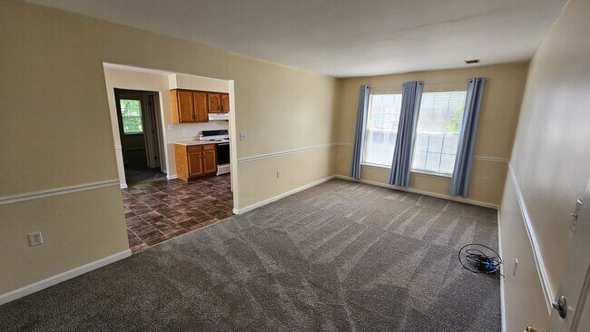 Building Photo - 349 Woodpoint Ave