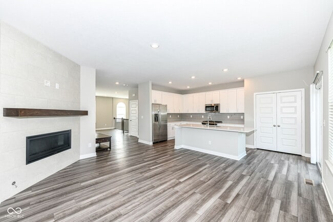 Building Photo - 6898 Sunstone Pl