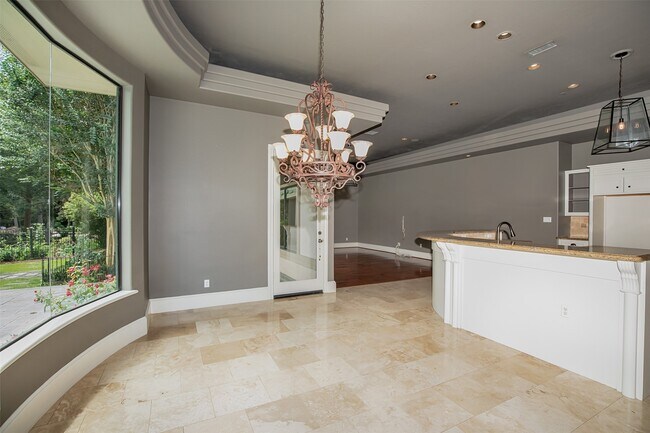 Building Photo - 611 Park Ln