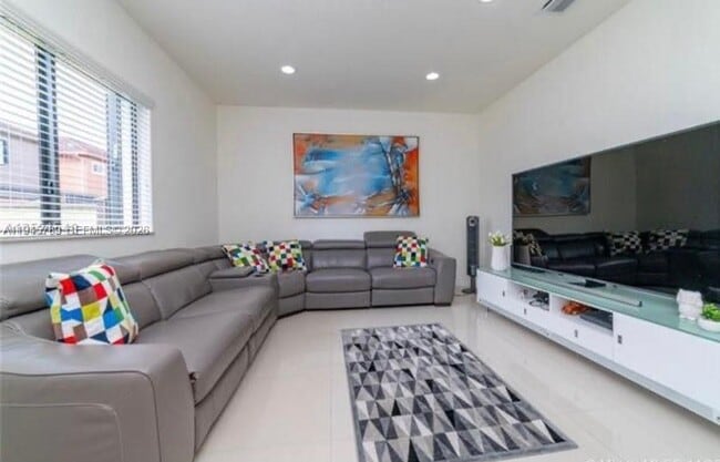 Building Photo - 16588 SW 44th St