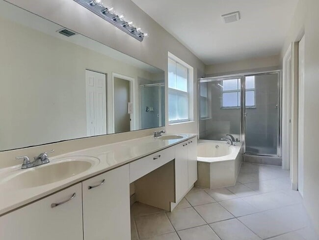 Building Photo - 5352 SW 155th Ave