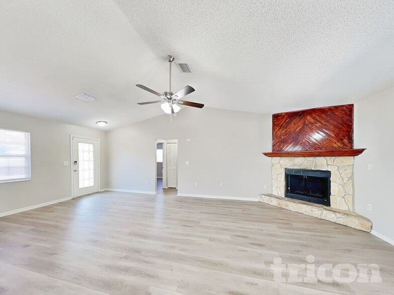 Building Photo - 13415 Twin Lake Ave