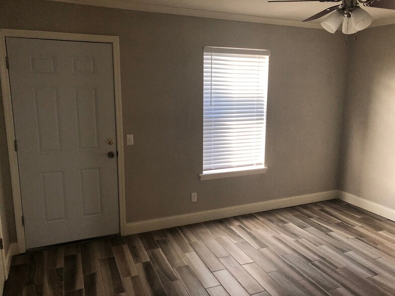 Building Photo - 812 Hardy Springs Cir