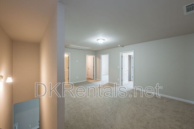Building Photo - 1526 Fern Ridge Ln