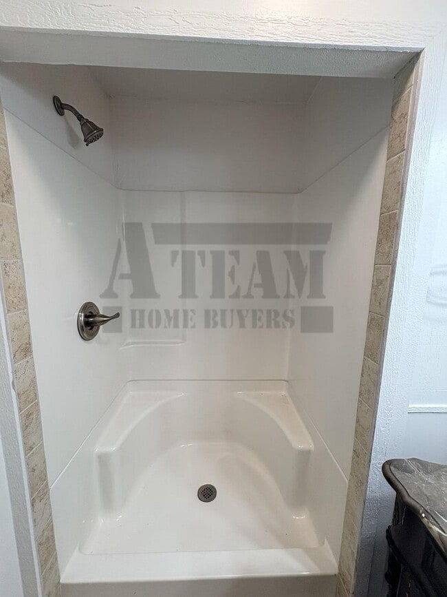 Building Photo - Beautifully updated 2-bedroom, 2-bathroom home
