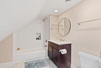 Building Photo - 3 Bedroom Bungalow in Riverwest