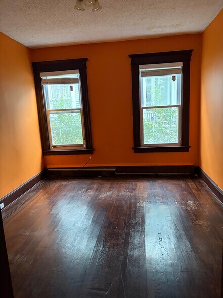 Building Photo - 129 Willow St