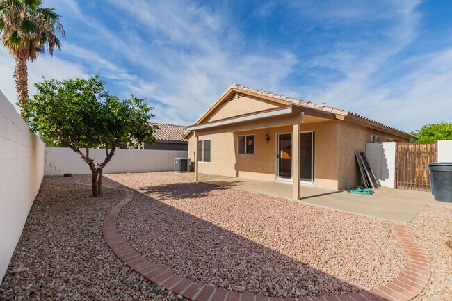 Building Photo - Beautiful Single-Level Home in Prime Locat...