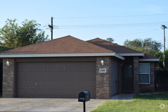 Building Photo - Newer 3/2/2 close to Tech