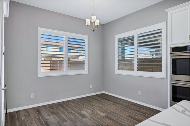 Building Photo - Spacious 5 Bedroom Home for Rent in East Mesa