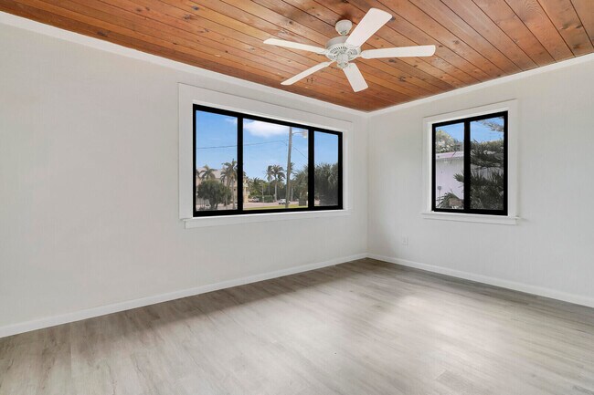 Building Photo - 652 Hernando St