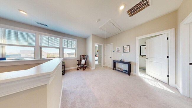 Building Photo - Spacious and Well Maintained 3 Bedroom Townhome in Woodward Oaks