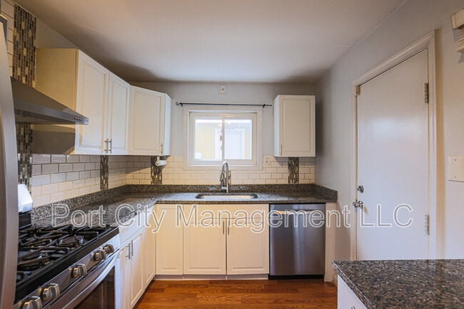 Building Photo - 328 S Collington Ave