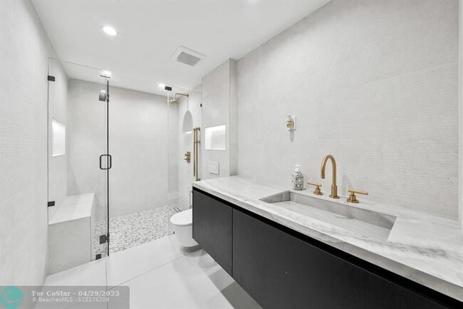 Building Photo - 150 NW 123rd Ave