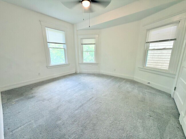 Building Photo - 2216 Burnet Ave