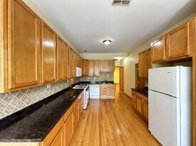 Building Photo - 2136 W Chicago Ave